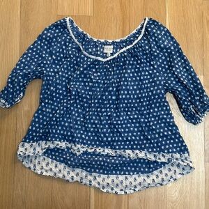 Gilly Hicks Women’s Blue and White Patterned Blouse Size Large.